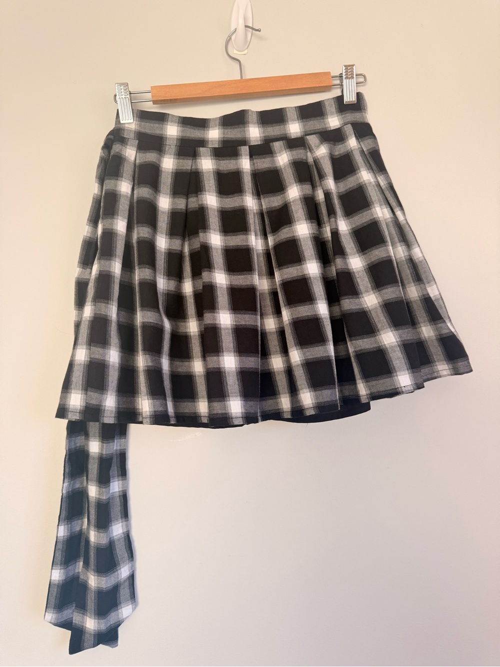 Finesse Plaid Pleated Mini Skirt with Side Tie Waist Sash Black White Size S
